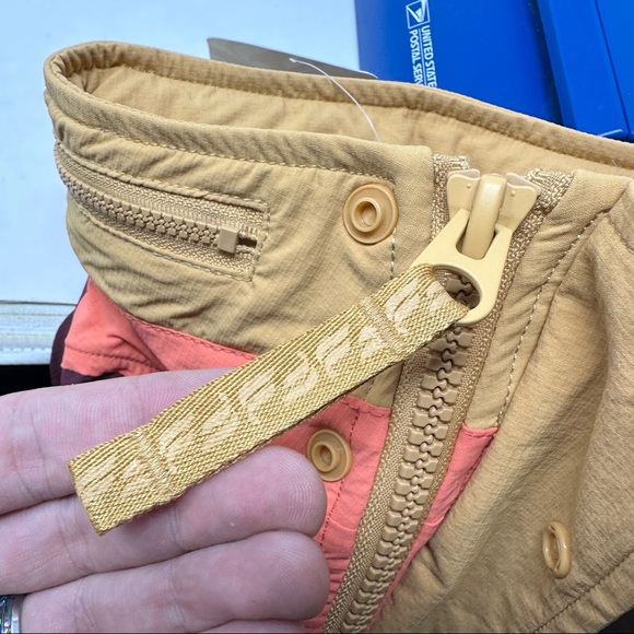 Fabletics The Heights Cargo Hooded Jacket Golden Wheat Multi Sz S NWT - Picture 13 of 14